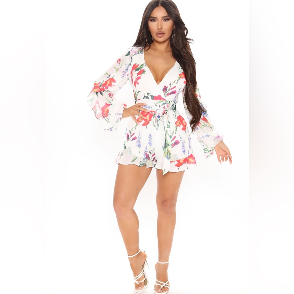 Topenga floral romper. Fashion nova. Xl